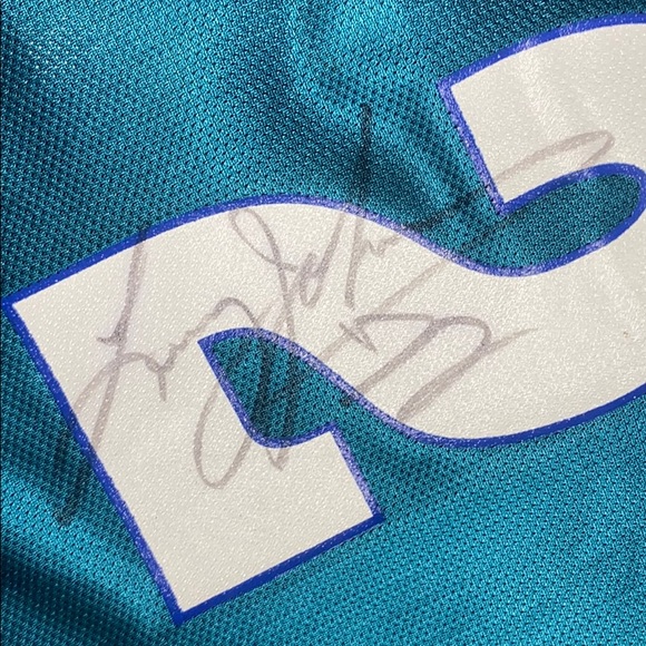 Rare 90s NBA Larry Johnson Autographed Jersey NWT - Picture 4 of 16